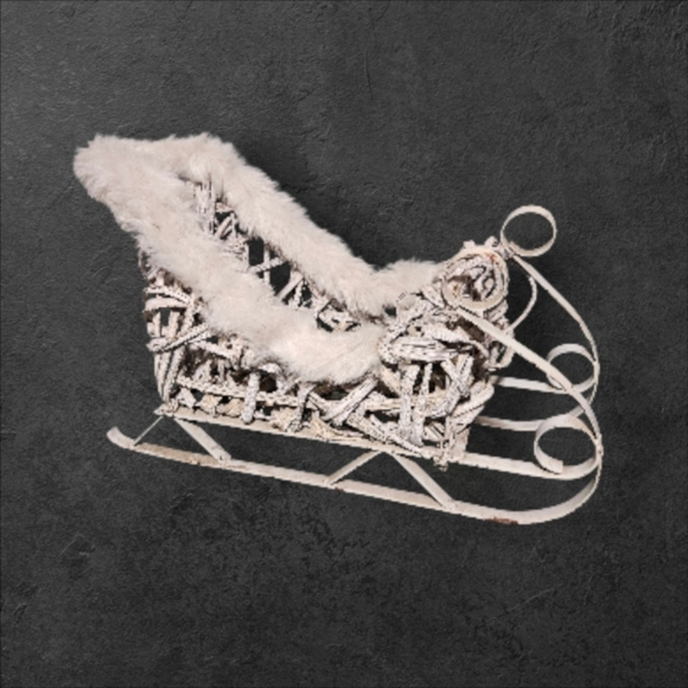 Vintage White Wicker Christmas Sleigh Holiday Decor Sled Centerpiece Basket Fur